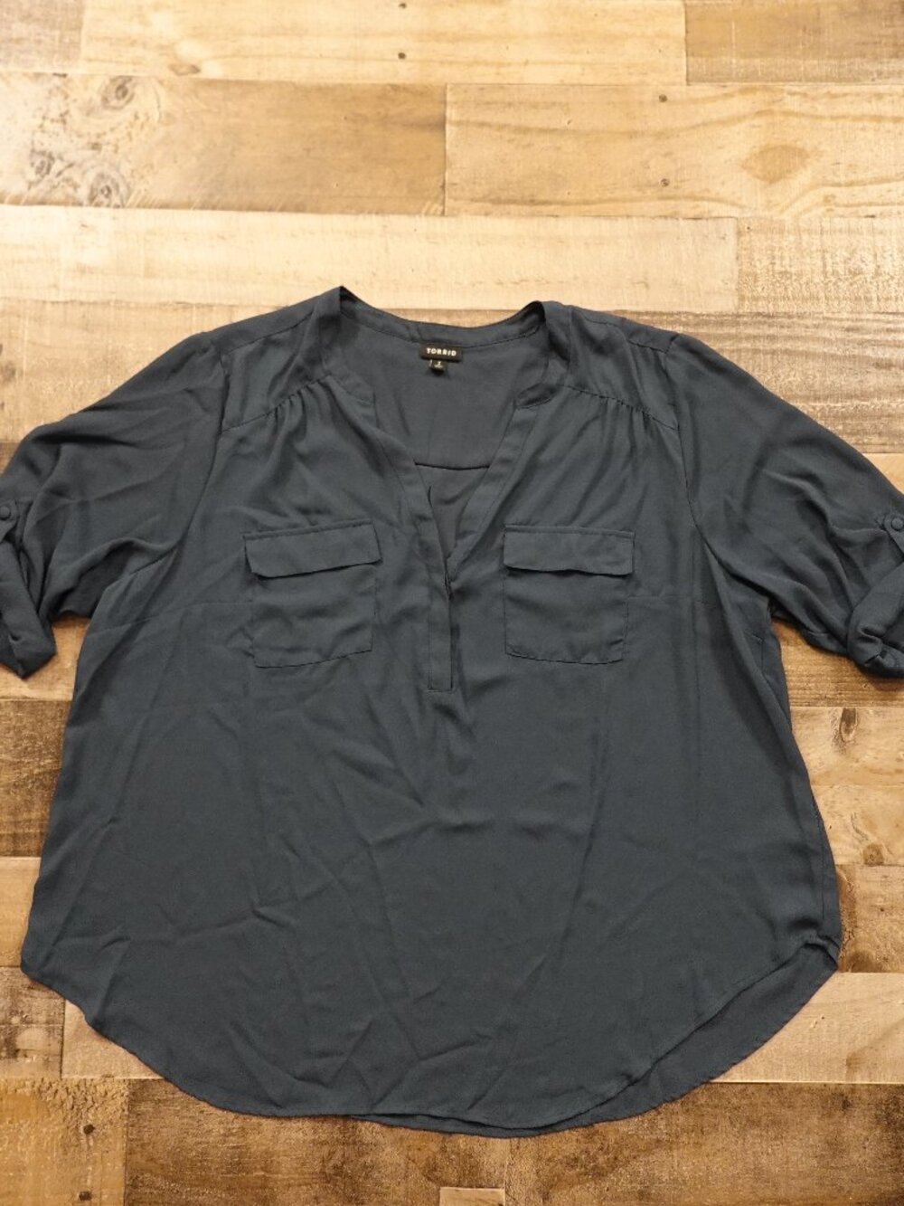 Torrid Harper Georgette Blouse Women’s Size 2 Slate Blue Roll Tab‎ Career Top